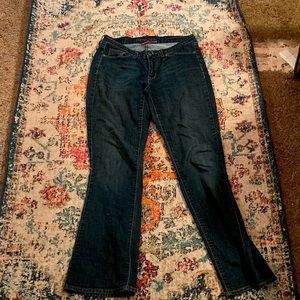 dark blue low rise jeans. They really show off curves and are very comfortable.